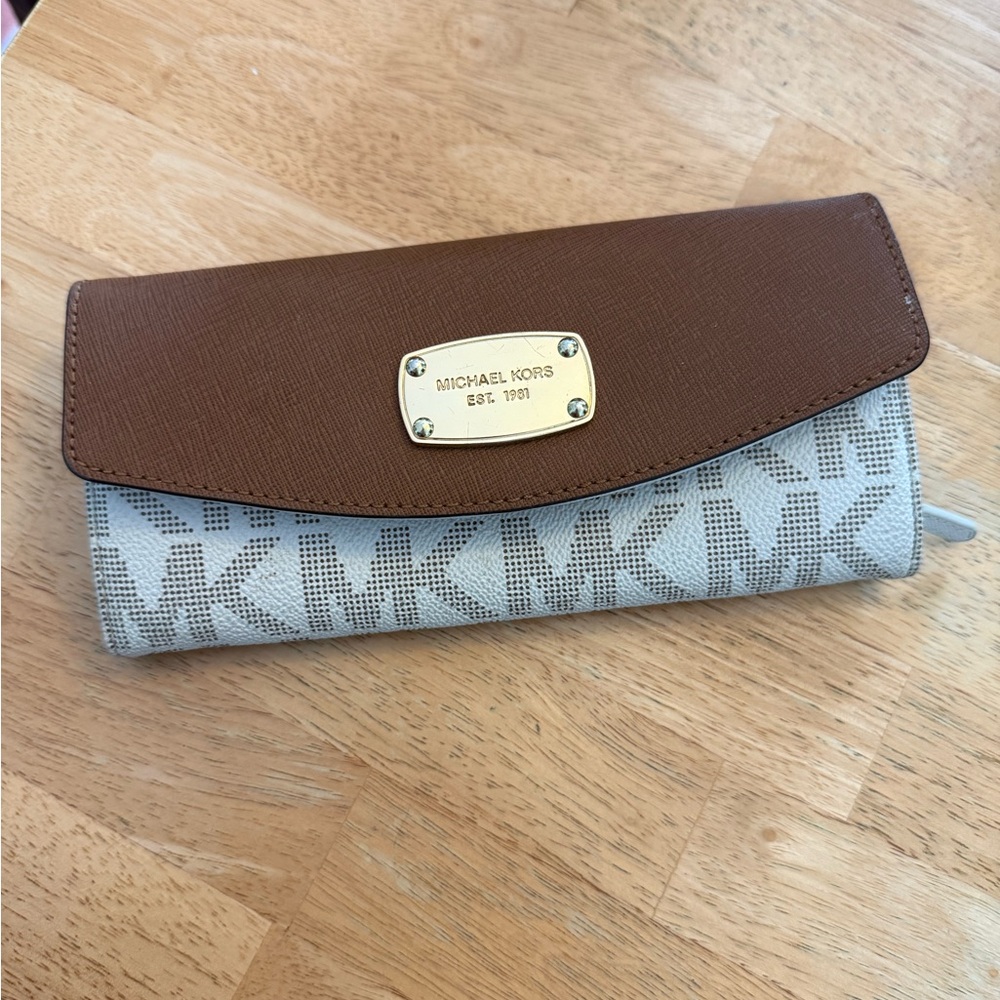 Michael Kors MK wallet